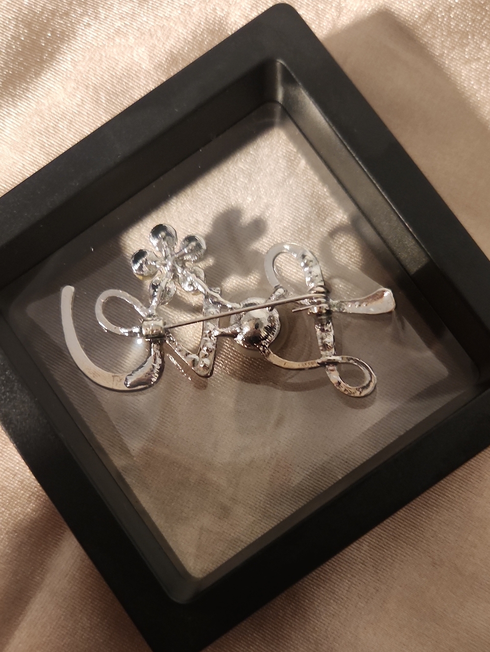 .  LOVE PIN - Picture 2 of 2